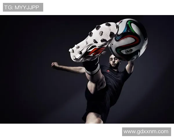 那些足球明星在场上展现魅力瞬间的精彩时刻与背后故事